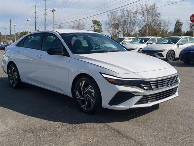 2025 Hyundai Elantra SEL Sport photo 3