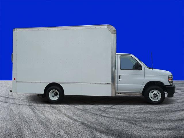 2024 Ford E-450 photo 2