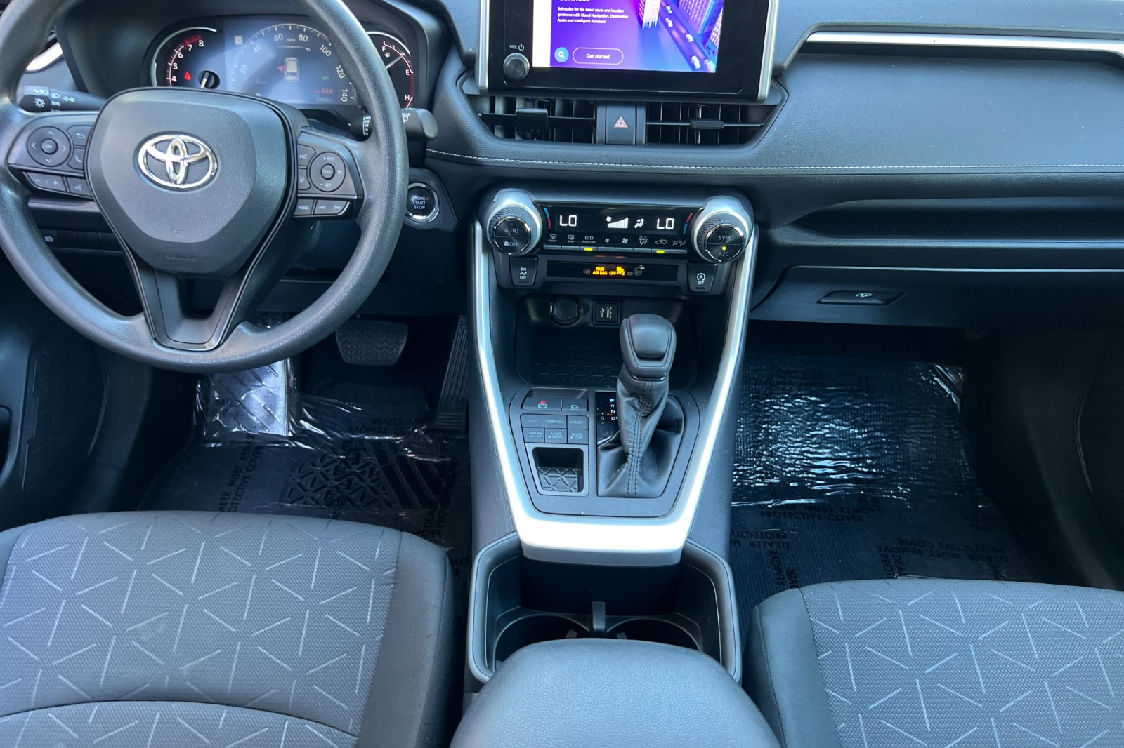 2023 Toyota RAV4 XLE photo 8