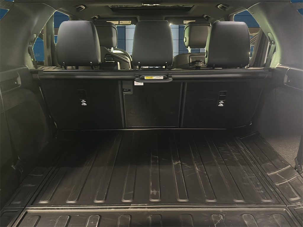 2025 Land Rover Discovery SE photo 5