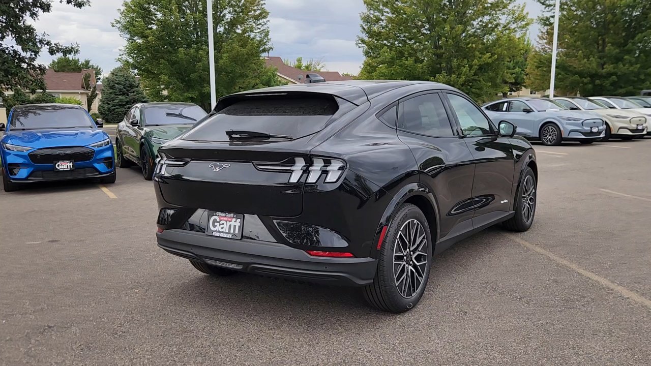 2025 Ford Mustang Mach-E Premium photo 7