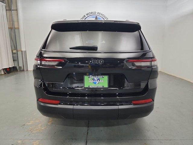 2023 Jeep Grand Cherokee Altitude photo 3