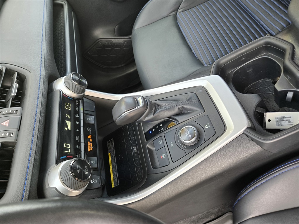 2021 Toyota RAV4 Hybrid XSE photo 16