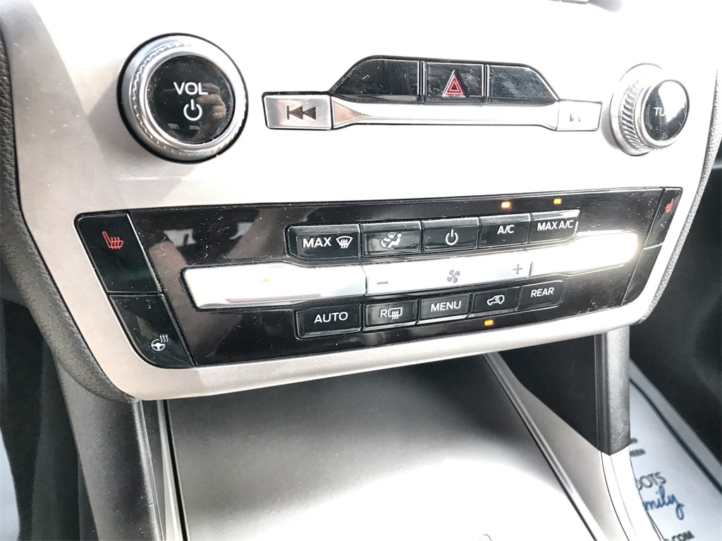 2023 Ford Explorer XLT photo 16