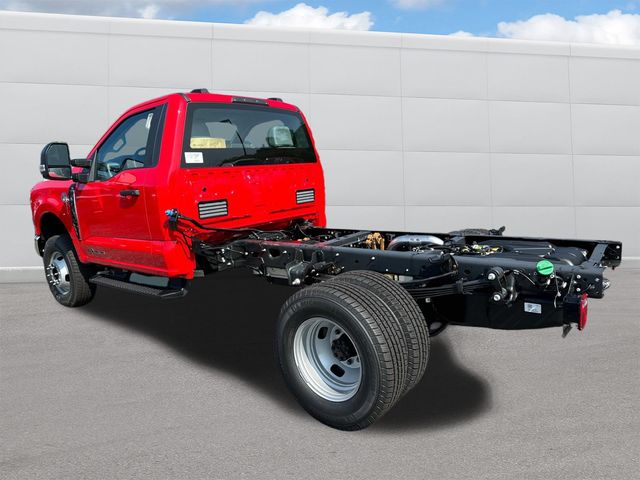 2024 Ford F-350 photo 3