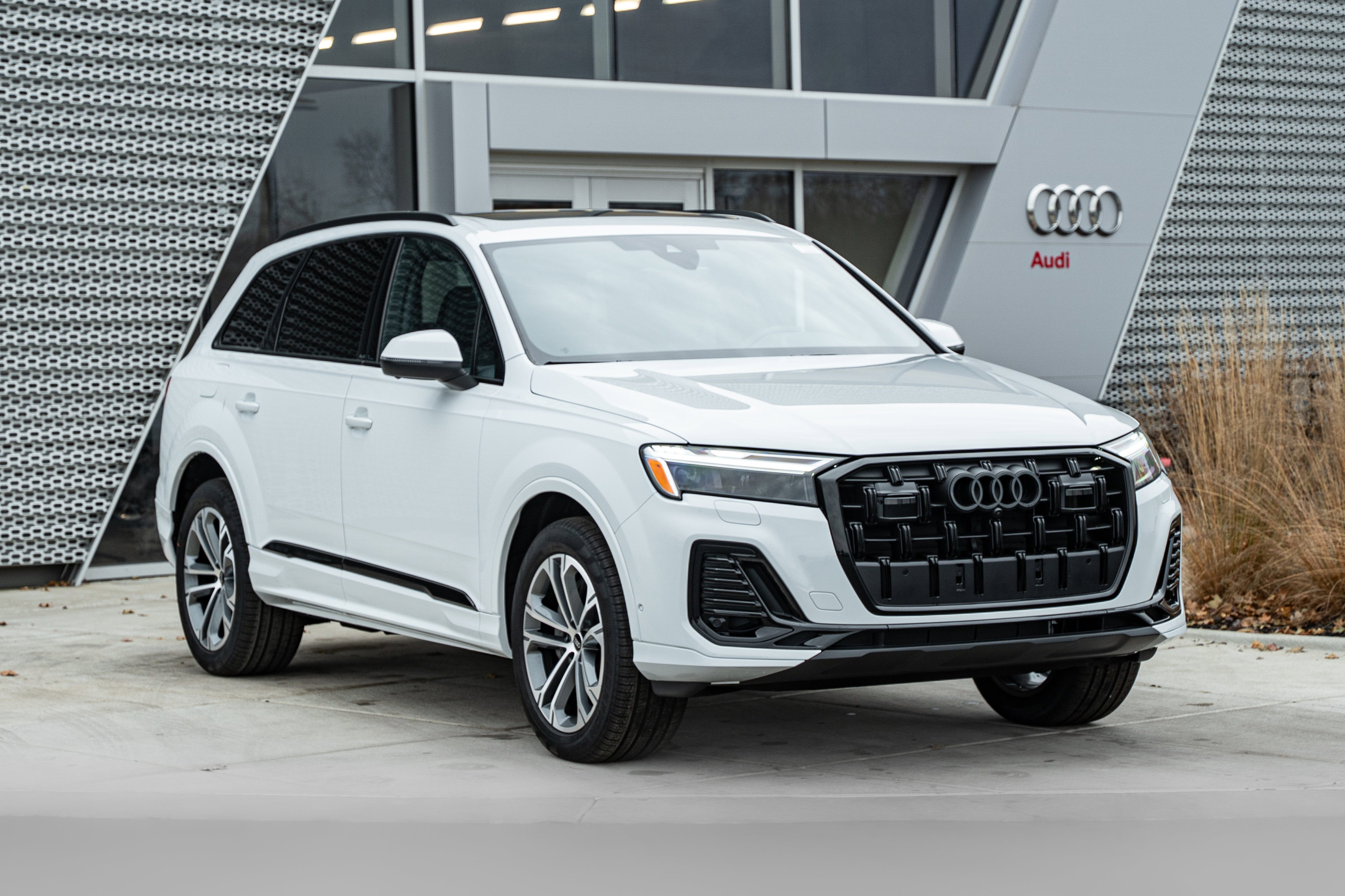 2026 Audi Q7 Premium photo 2