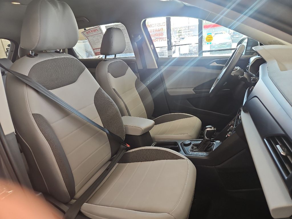 2022 Volkswagen Taos SE photo 14