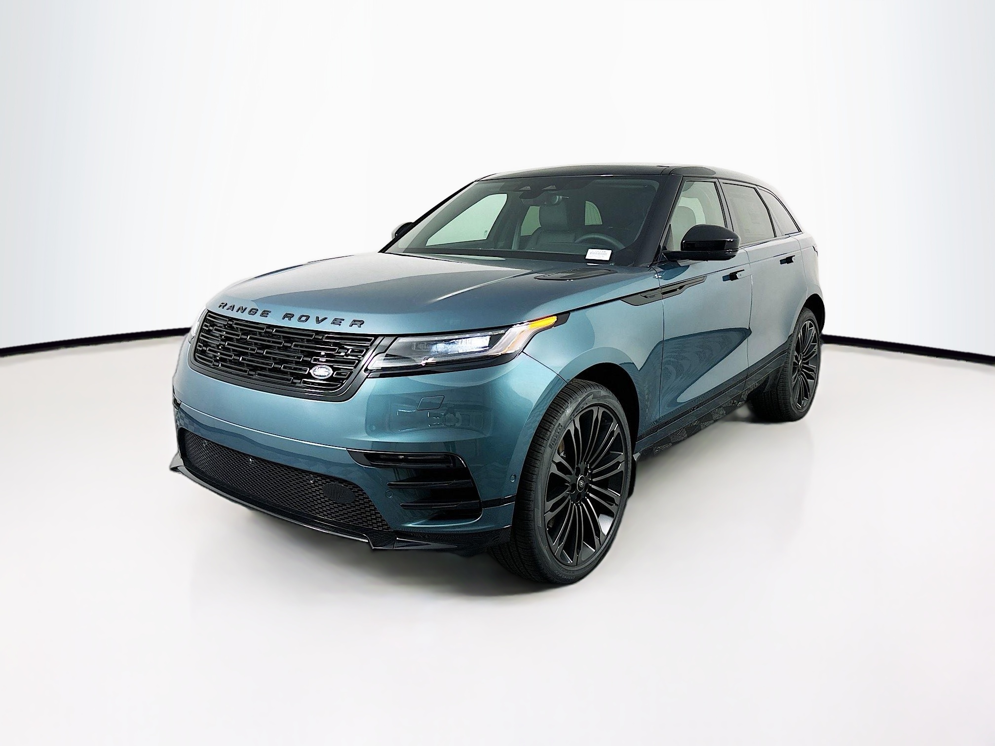 2026 Land Rover Range Rover Velar Dynamic SE's photo