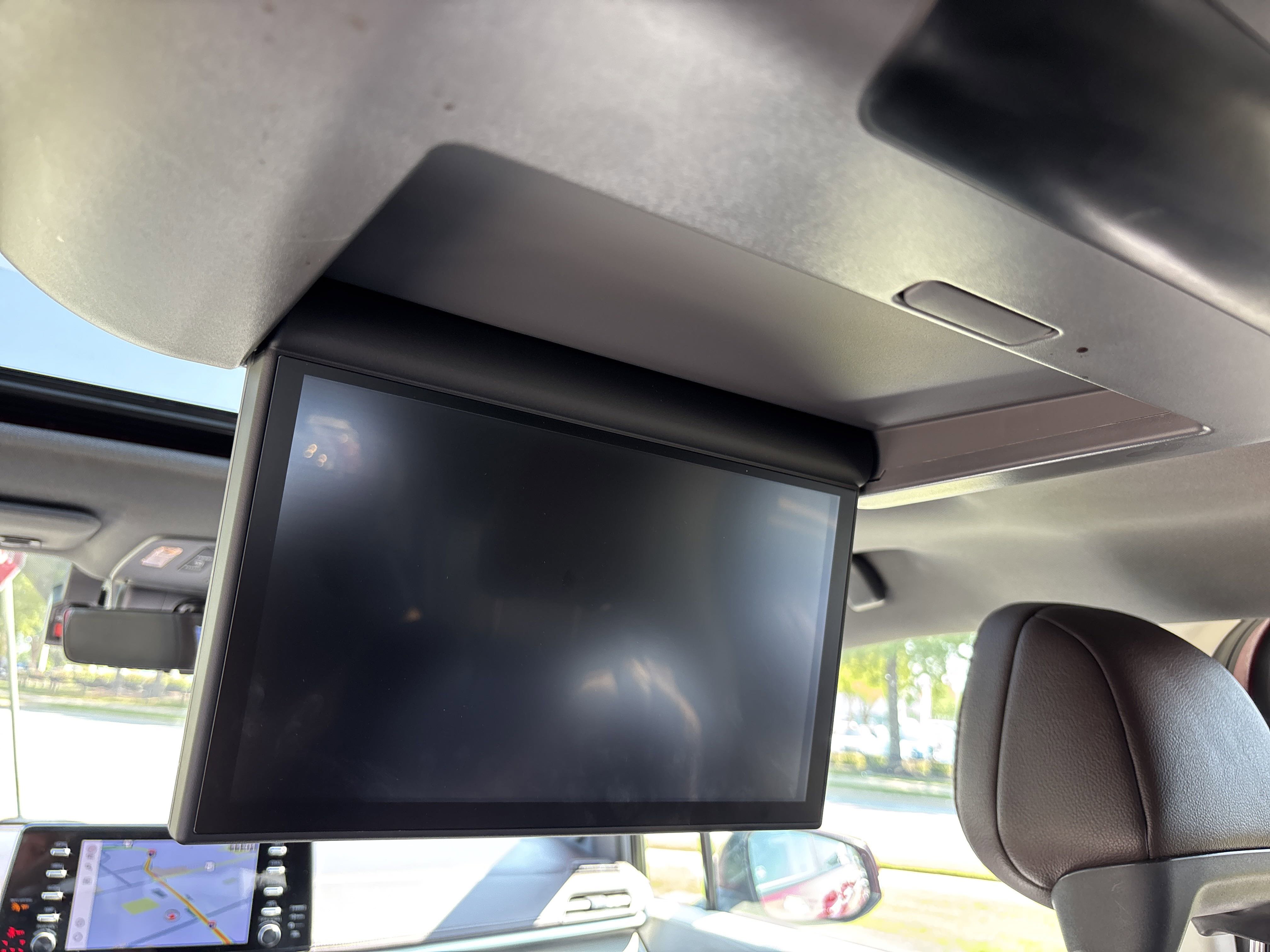 2023 Toyota Sienna Platinum Hybrid photo 3