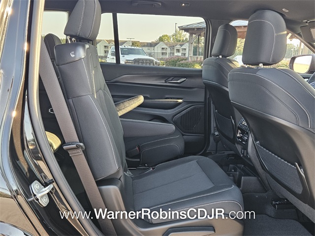 2025 Jeep Grand Cherokee Laredo photo 15