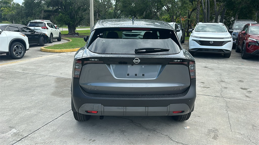 2025 Nissan Kicks SV photo 4