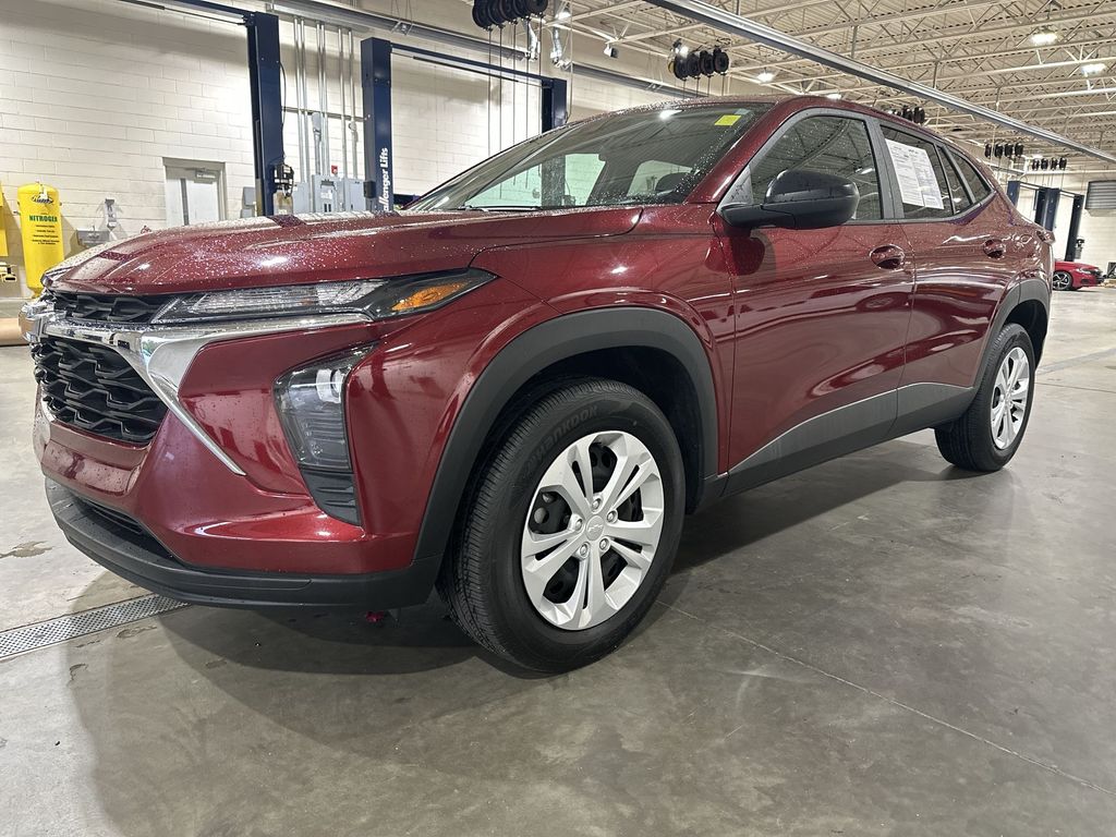 2024 Chevrolet Trax LS photo 4