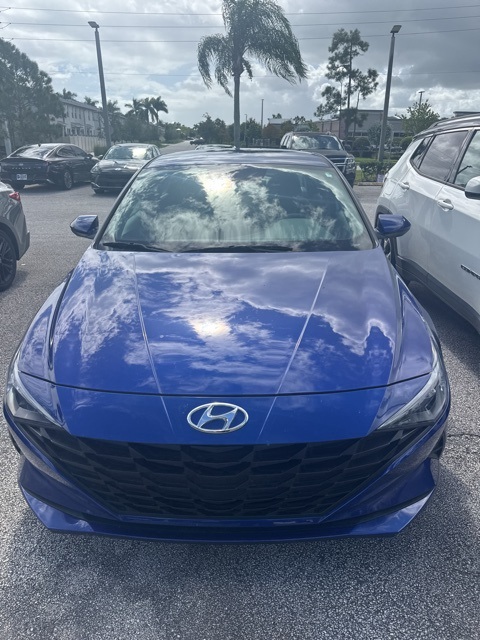 2022 Hyundai Elantra SE photo 2