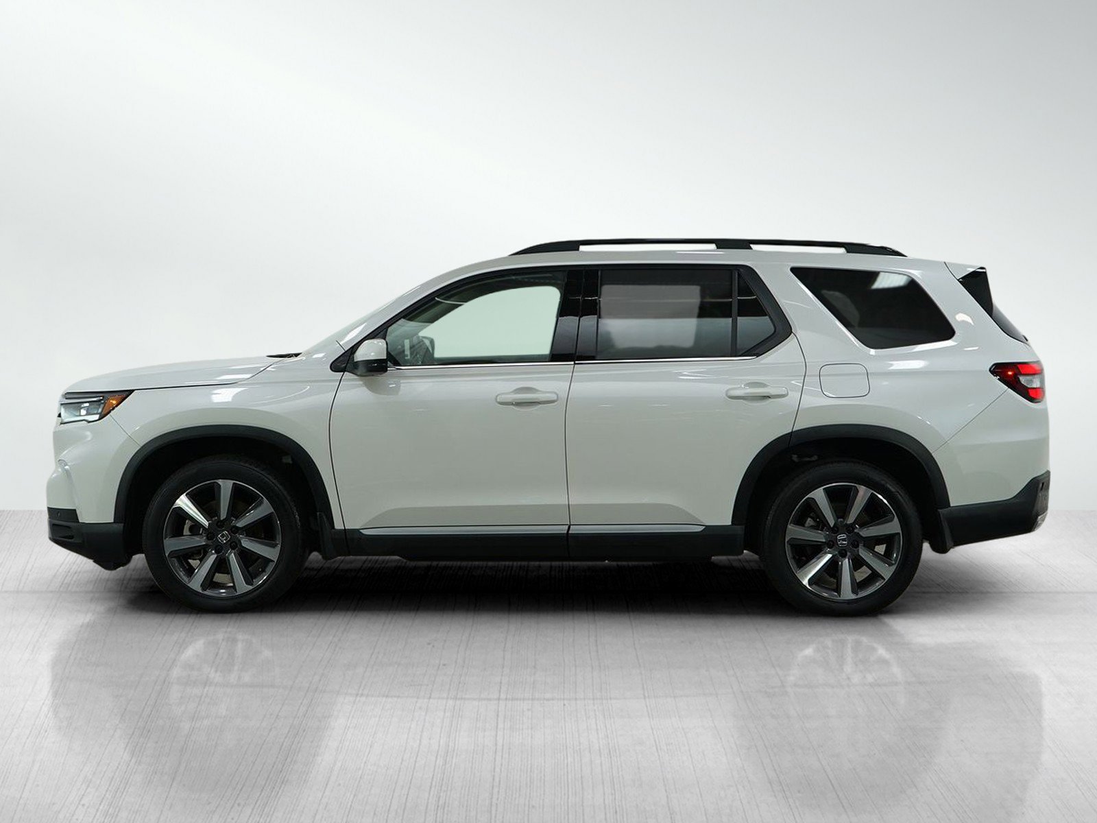 Used 2023 Honda Pilot Touring with VIN 5FNYG1H71PB049080 for sale in Burnsville, Minnesota