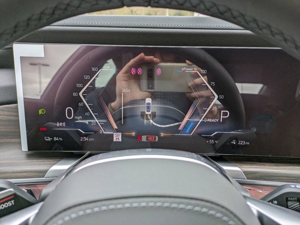 New 2024 Mineral White Metallic BMW xDrive60 image 32