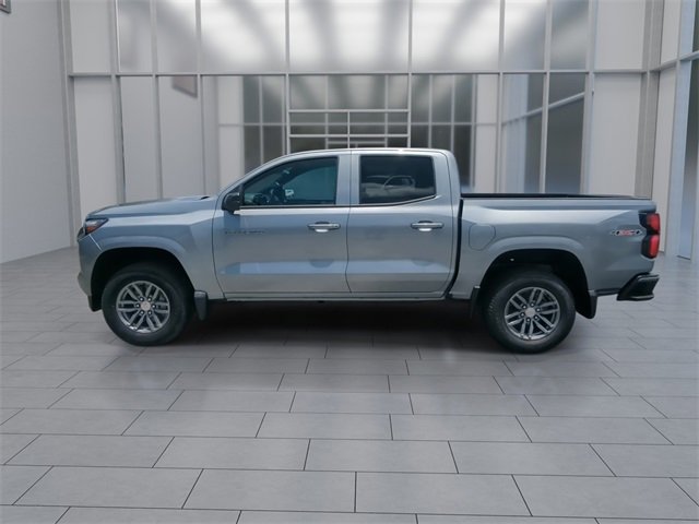 2025 Chevrolet Colorado Work Truck LT photo 5