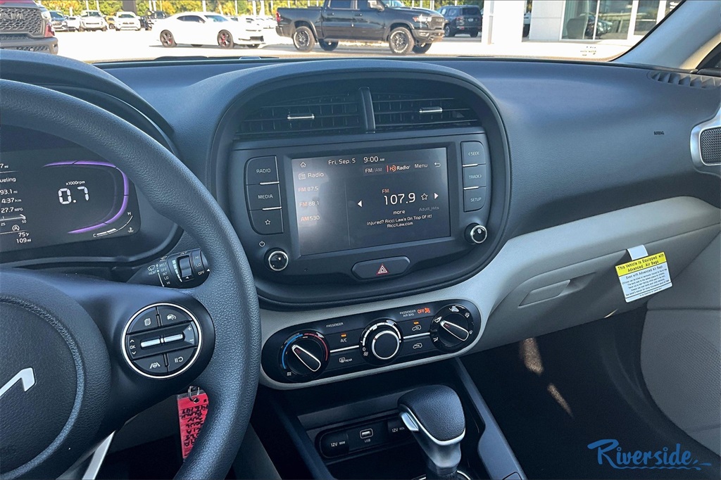 2025 Kia Soul LX photo 9