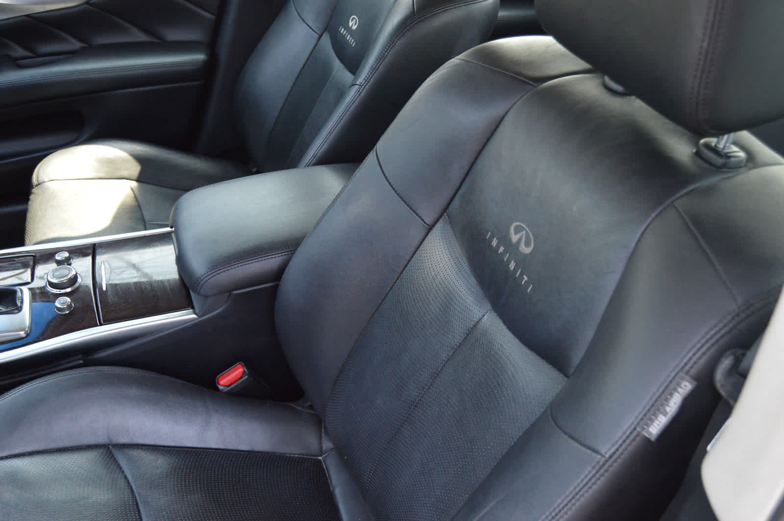 2011 Infiniti M37 photo 9
