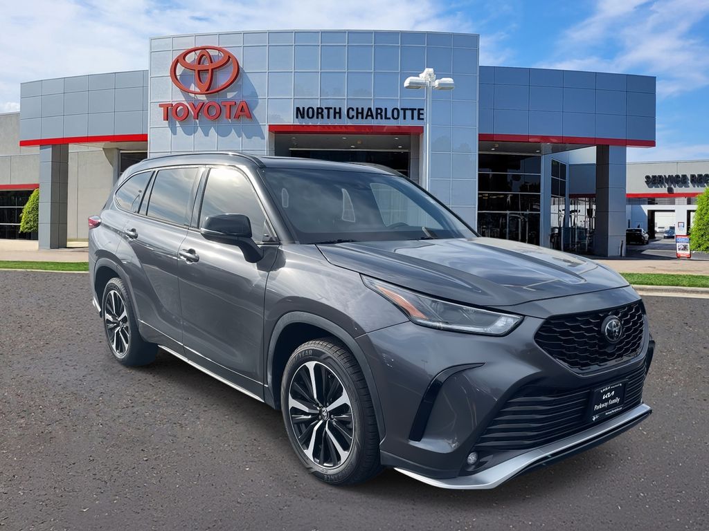 2022 Toyota Highlander XSE's photo