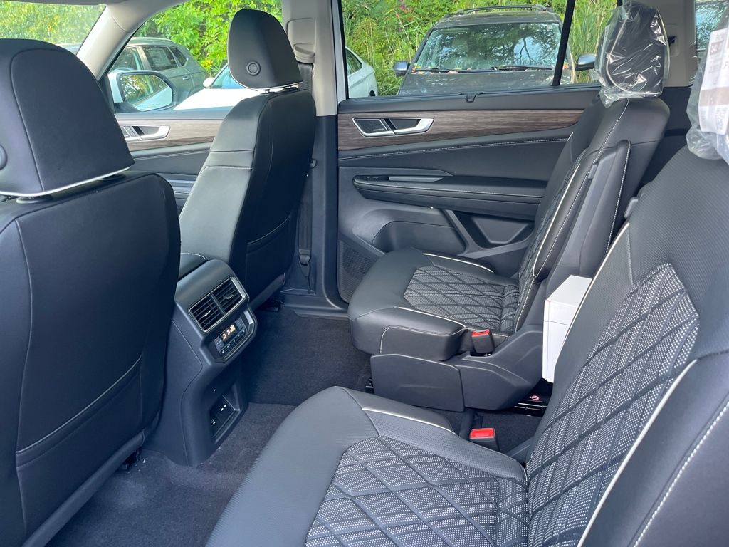 2026 Volkswagen Atlas SEL Premium R-Line photo 17