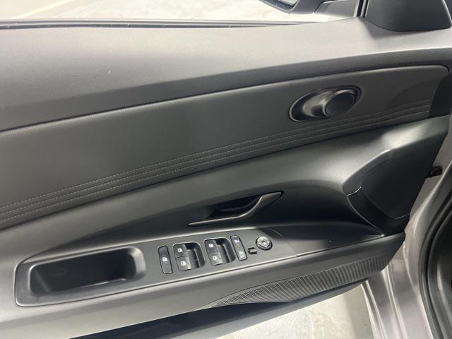 2025 Hyundai Elantra SEL Sport photo 6