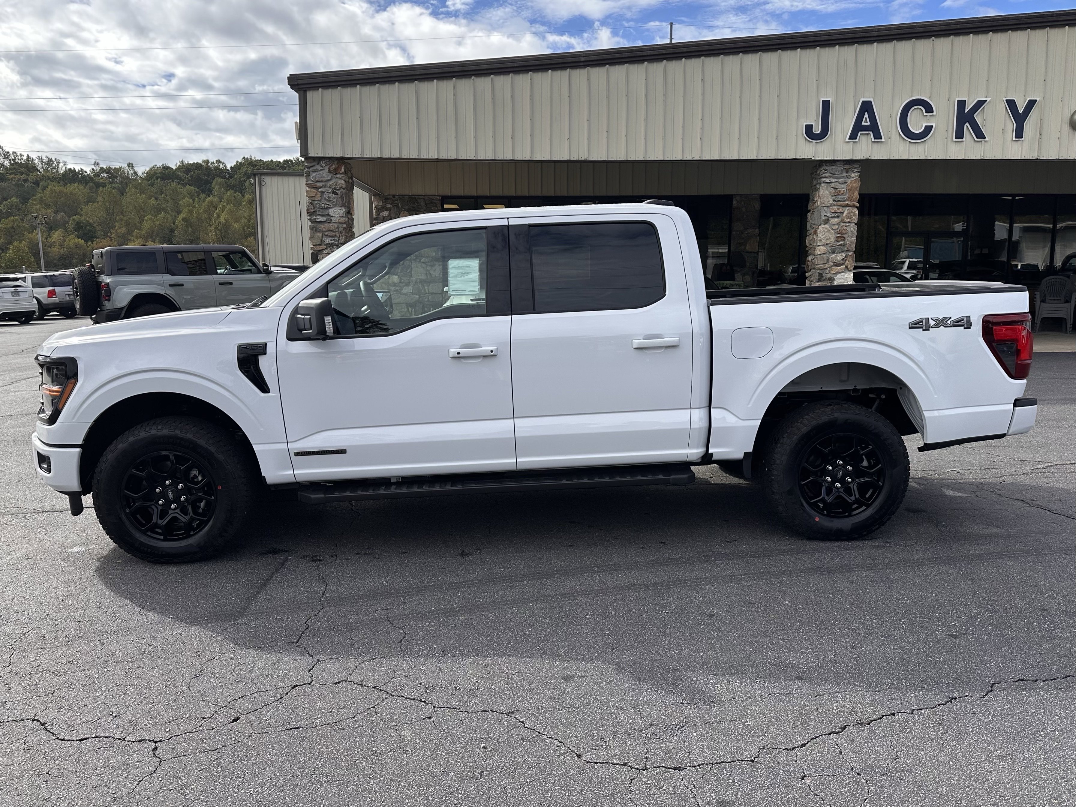 2025 Ford F-150 XLT's photo