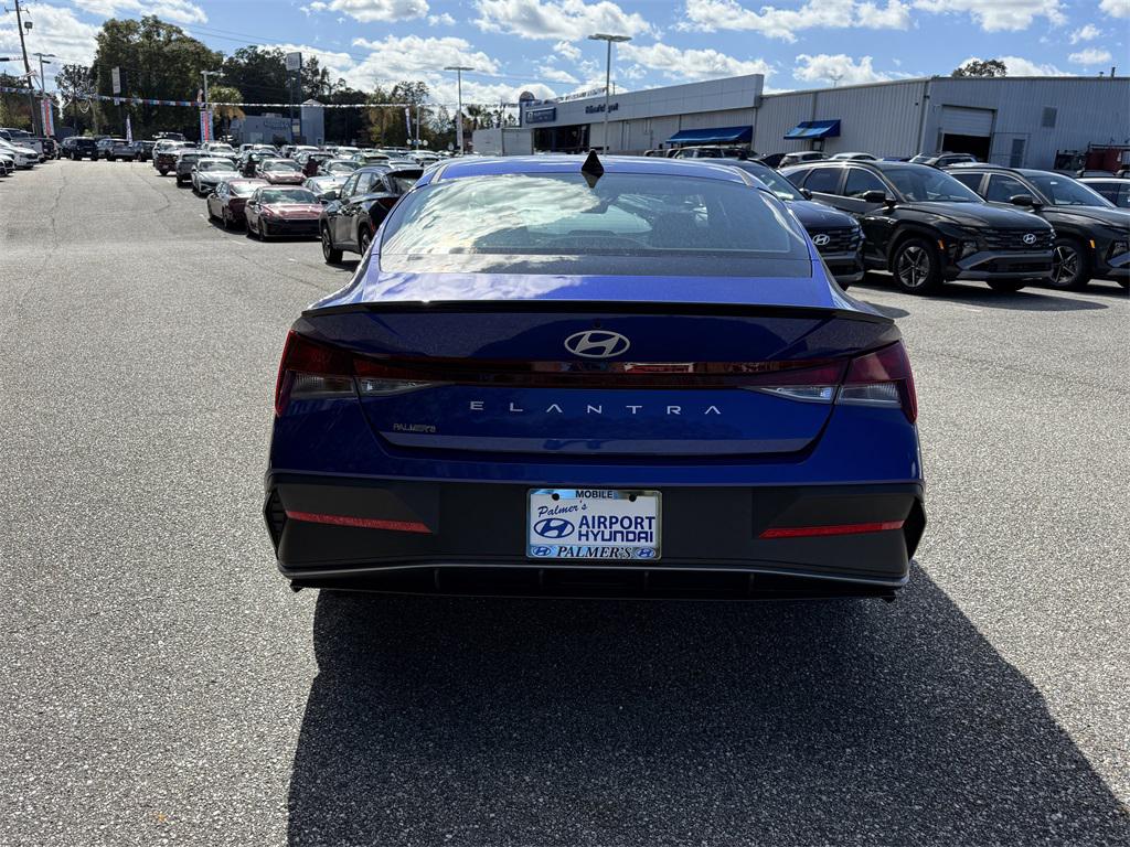 2026 Hyundai Elantra SEL Sport photo 4