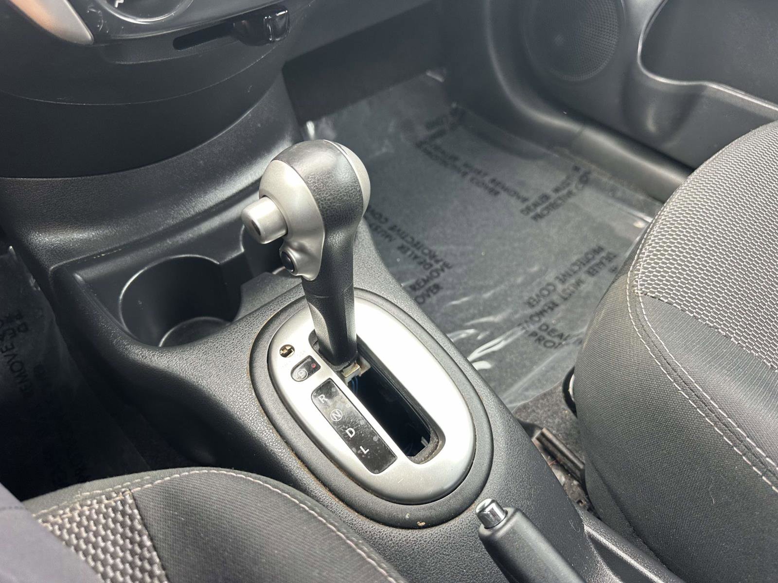 2015 Nissan Versa SV Sedan photo 21
