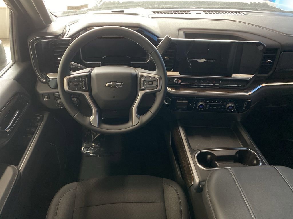 2025 Chevrolet Silverado 3500HD LT photo 5
