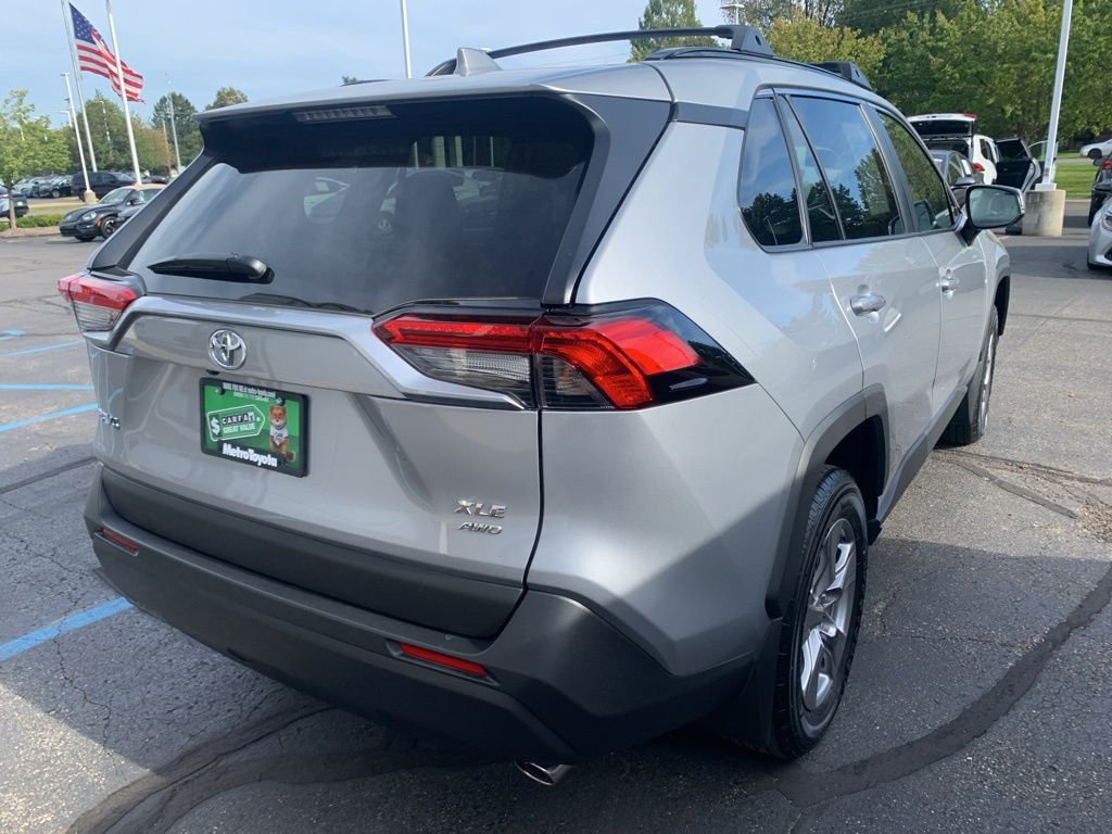 2025 Toyota RAV4 XLE photo 2