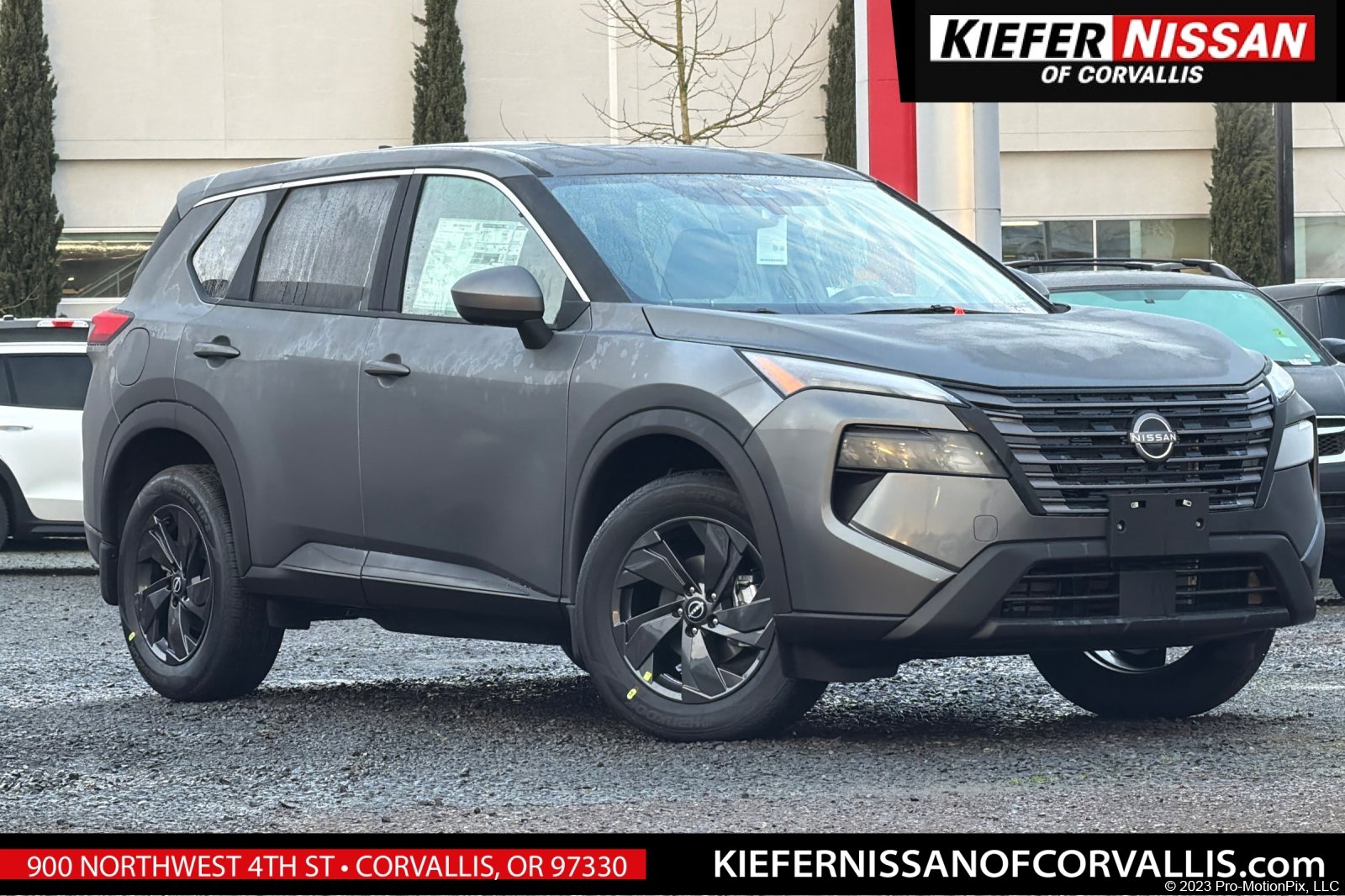 2026 Nissan Rogue SV's photo