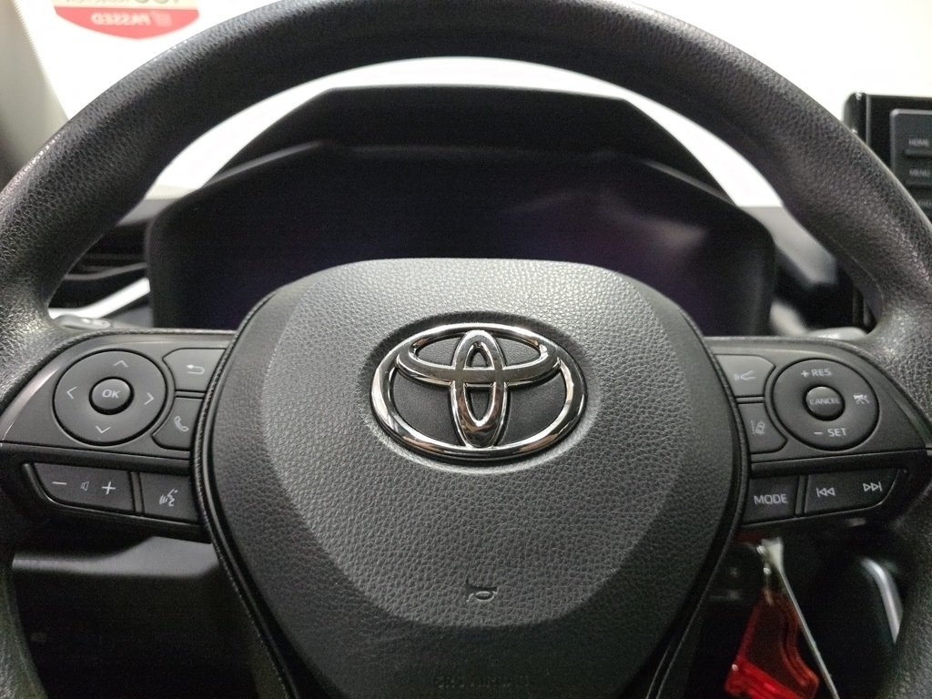 2022 Toyota RAV4 LE photo 24