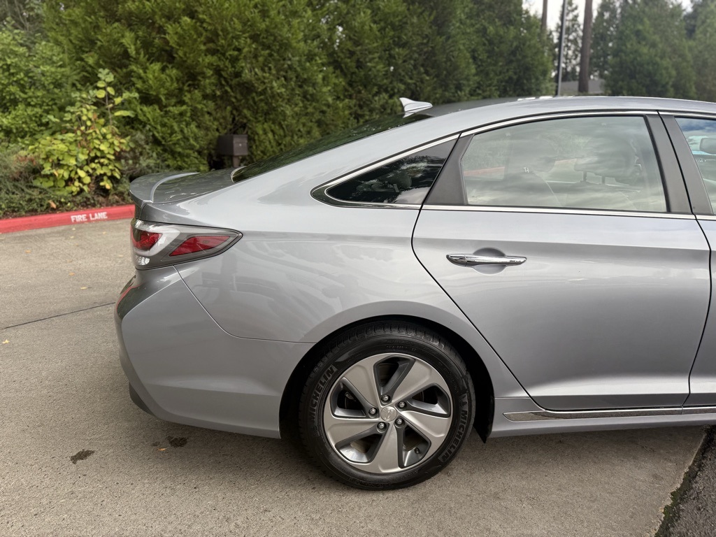 2017 Hyundai Sonata Hybrid Limited photo 11