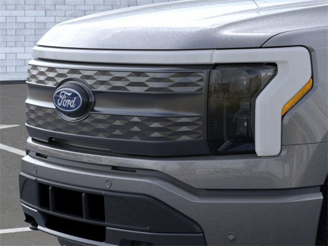2025 Ford F-150 Lightning Lariat photo 17