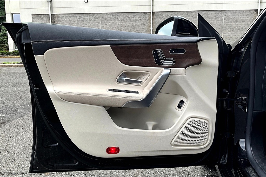 2023 Mercedes Benz CLA 250 4MATIC photo 18