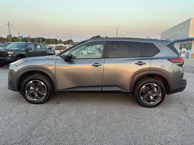2024 Nissan Rogue SV photo 3