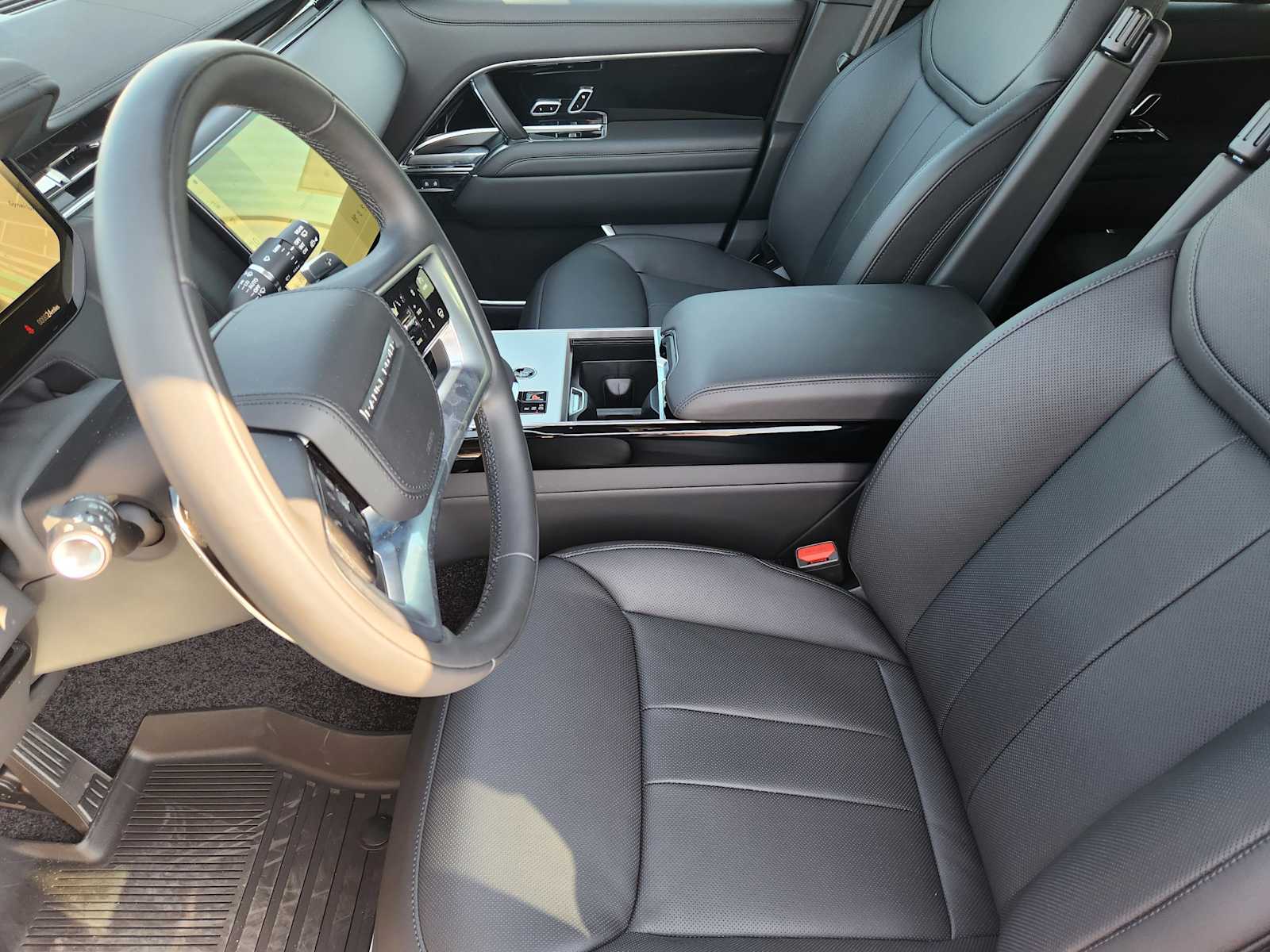 2025 Land Rover Range Rover SE photo 11