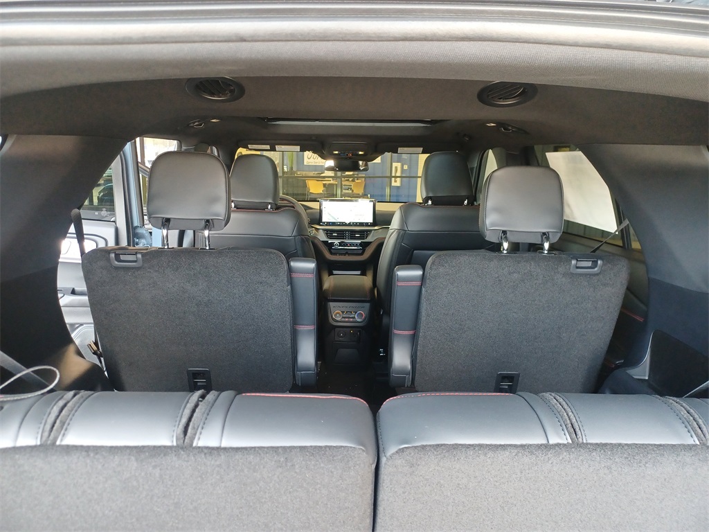 2025 Ford Explorer ST photo 19