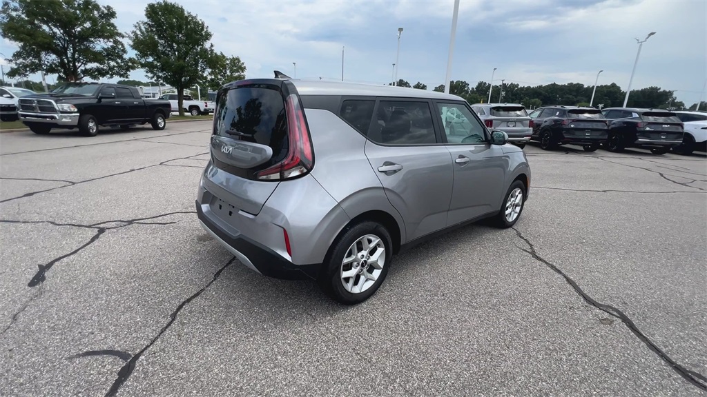 2023 Kia Soul LX photo 6