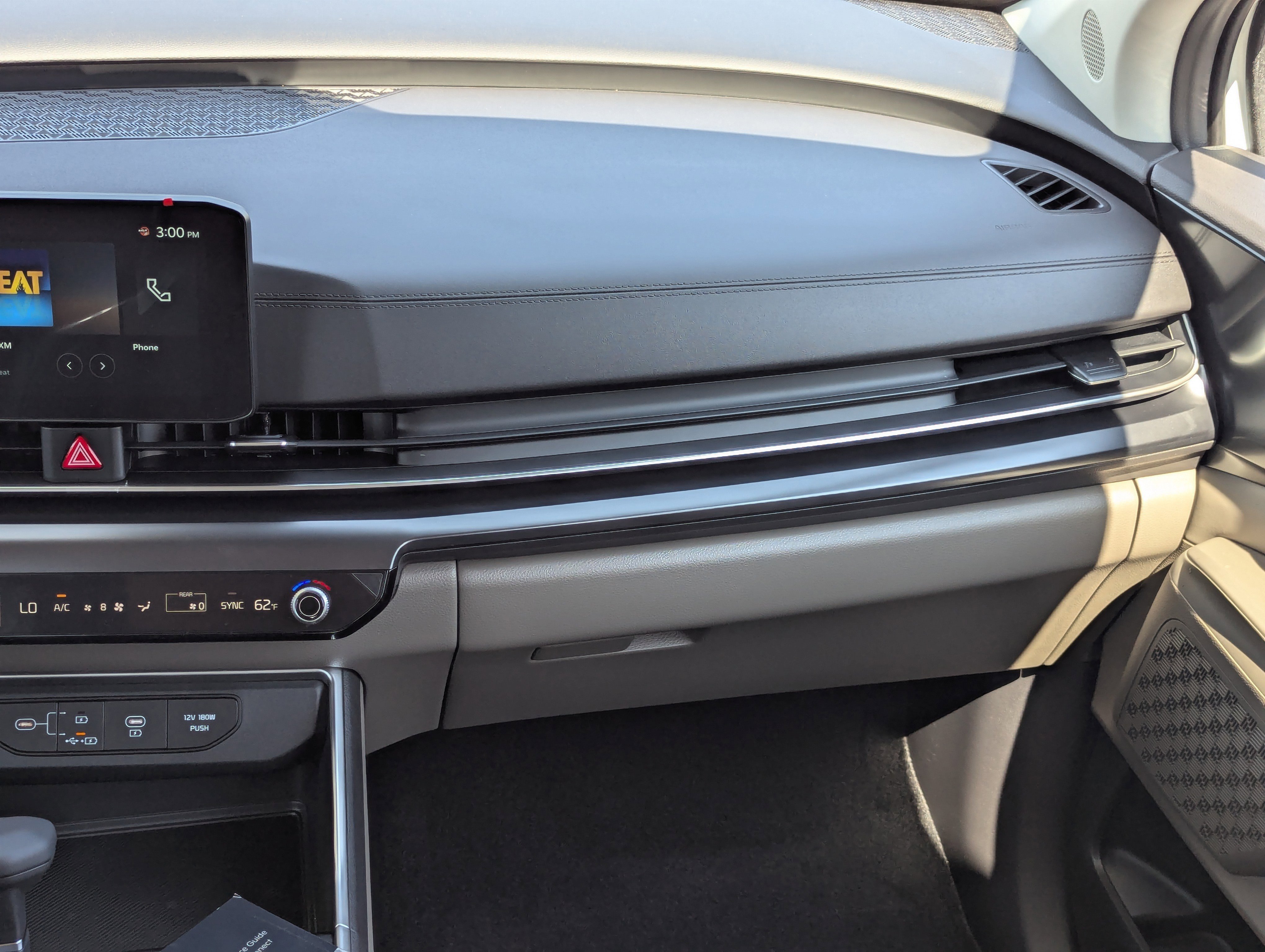 2026 Kia Carnival LXS photo 3