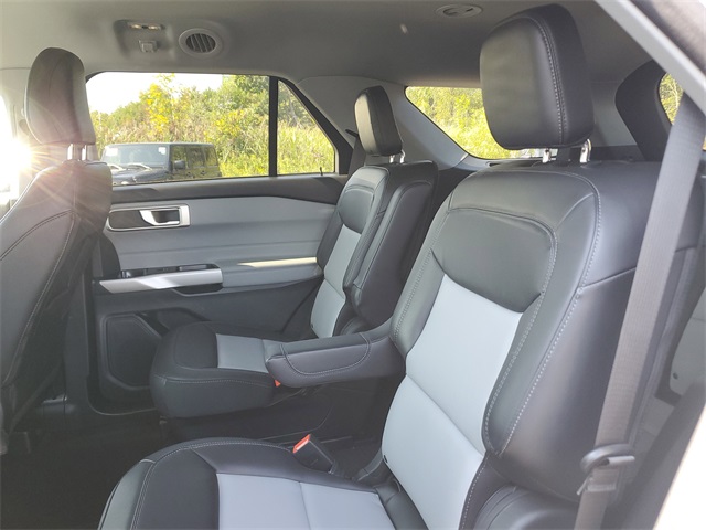 2023 Ford Explorer XLT photo 8
