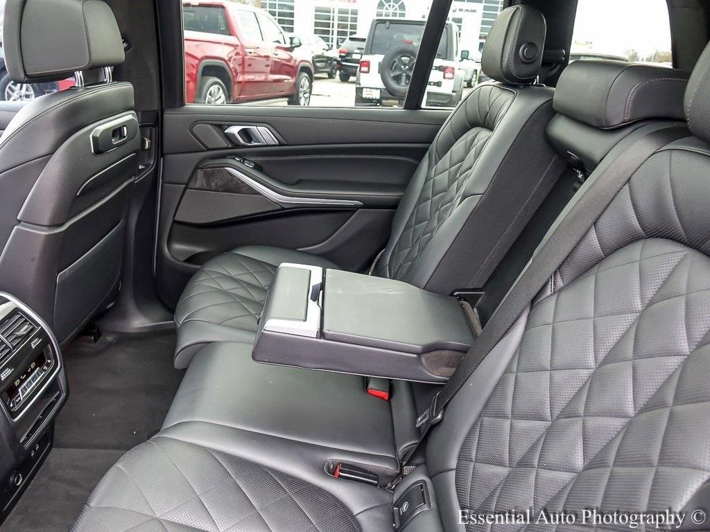 2023 BMW X7 - Image 12