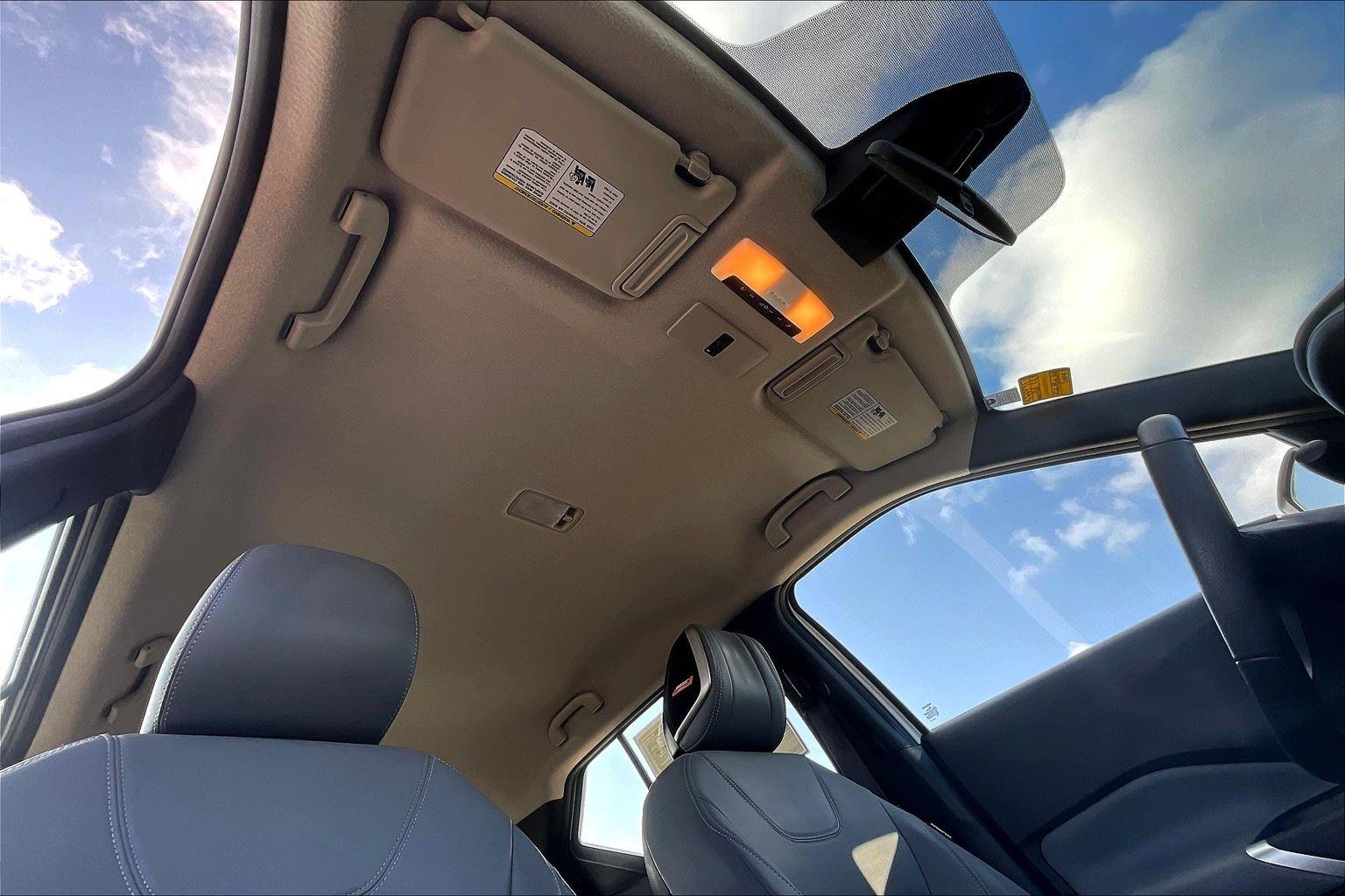 2023 Nissan Kicks SR photo 22