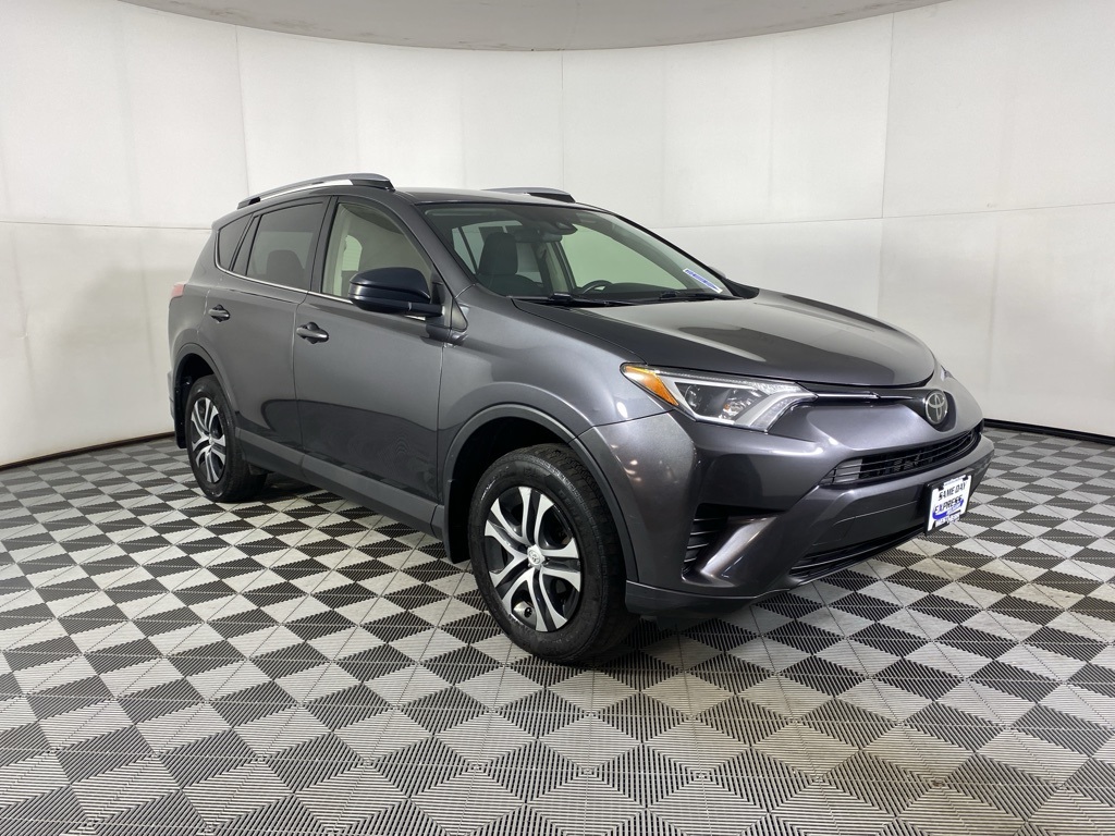 2018 Toyota RAV4 LE photo 11