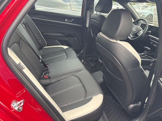 2025 Kia K5 GT-Line photo 10