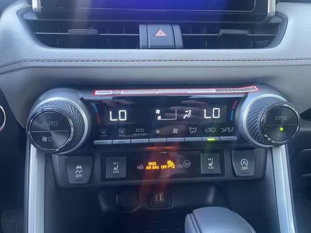 2025 Toyota RAV4 XLE photo 24