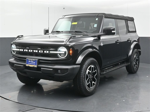 2022 Ford Bronco Outer Banks photo 3
