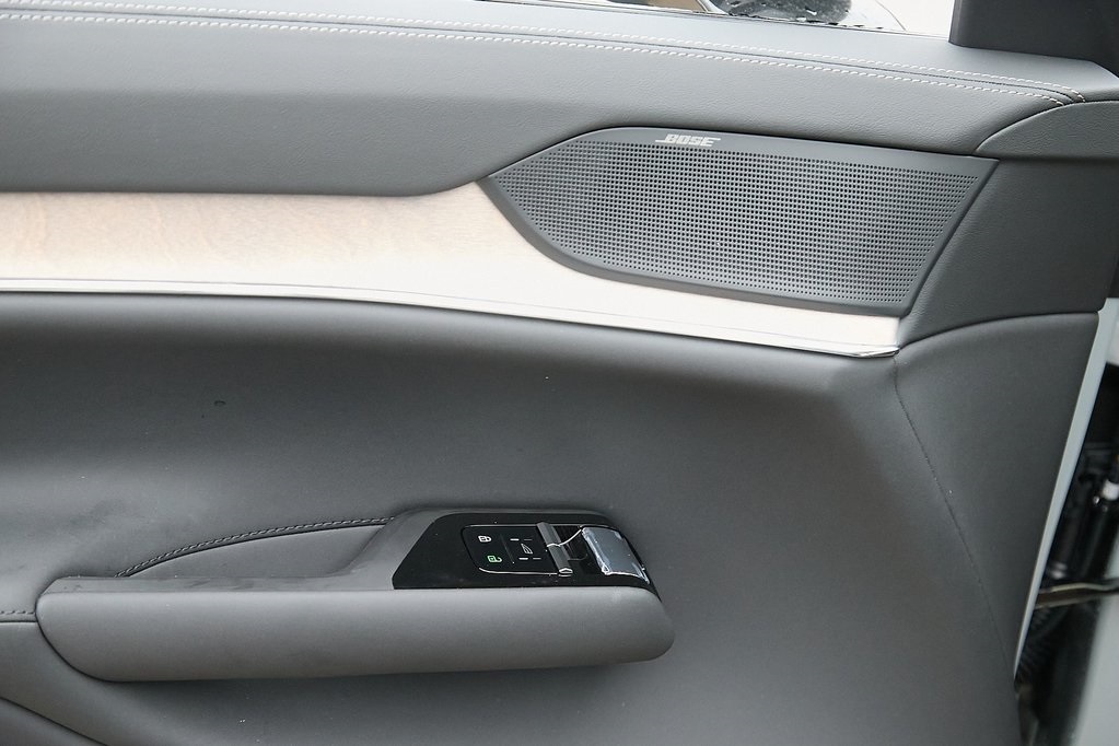 2025 VOLVO EX90 - Image 10