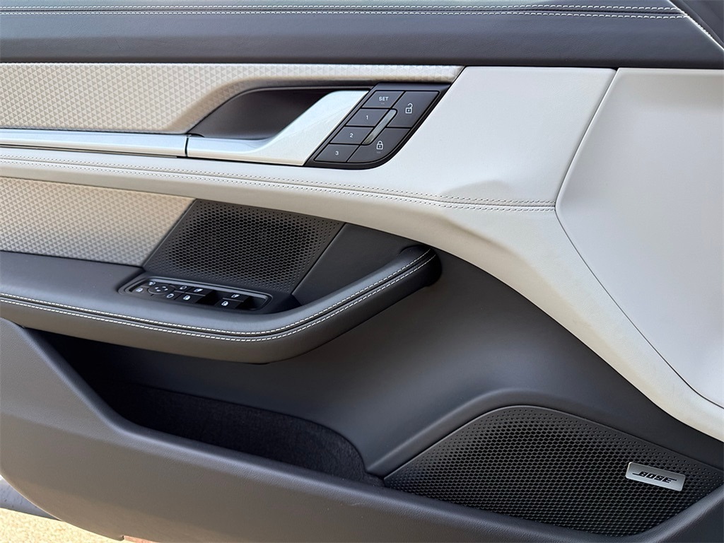 2025 Porsche Taycan 4S photo 12