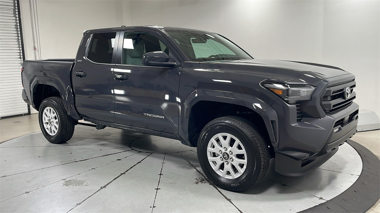 2025 Toyota Tacoma SR5 photo 3